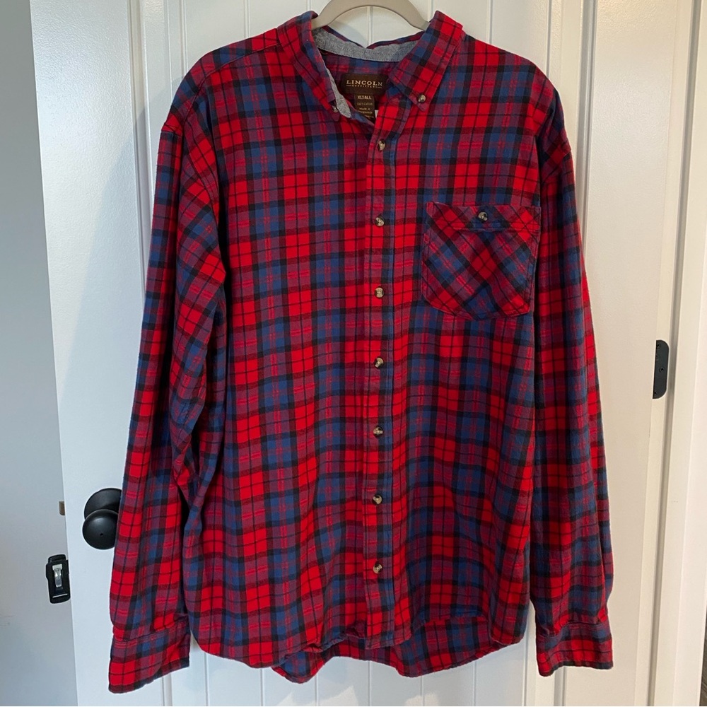 🛍️SALE…Red & Navy Plaid Long-Sleeve Button-Down Shirt